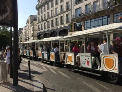 Clients de l'établissement Pigalle Montmartre - 2 minutes de la station Métro Pigalle - Studio de 25 m2 - 2 lits simples type gigogne pour 2 pers-Zone Très touristique - Cabaret Moulin Rouge à 200 m,Café Aux Noctambules,Cabaret chez Michou Restaurant Bouillon Pigalle,Théâtre de 10h