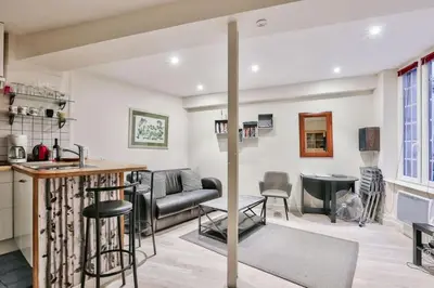 Coin salon dans l'établissement Charming 2 Bedroom Apartment in the Heart of Paris