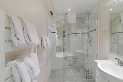 Salle de bains dans l'établissement Charming 2 Bedroom Apartment in the Heart of Paris
