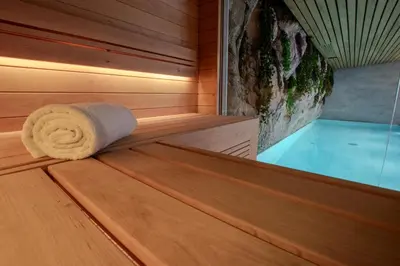 Piscine de l'établissement Hôtel B55 ou située à proximité