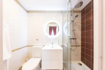 Salle de bains dans l'établissement Maison de Lignières - Guest House - Paris quartier Champs-Elysées