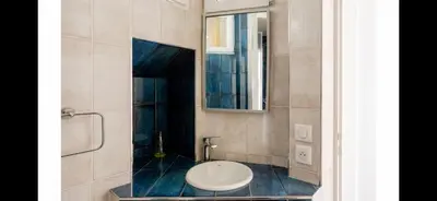 Salle de bains dans l'établissement Central Paris 6 - St Germain & Montparnasse Aldaro