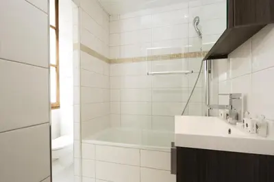 Salle de bains dans l'établissement Lion d'Or Paris Suites