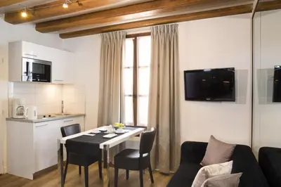 Cuisine ou kitchenette dans l'établissement Lion d'Or Paris Suites