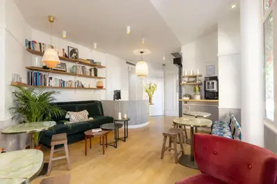 Coin salon dans l'établissement Hôtel Emile Le Marais