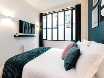 Un ou plusieurs lits dans un hébergement de l'établissement Exclusive Loft in Le Marais with AC