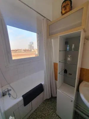 Salle de bains dans l'établissement Vue sur Paris