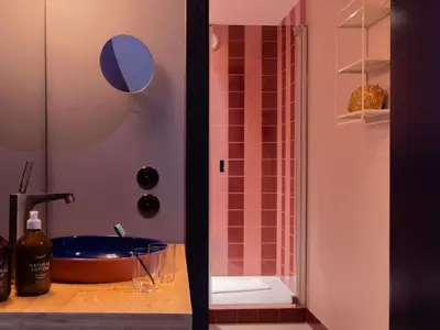 Salle de bains dans l'établissement 25hours Hotel Terminus Nord