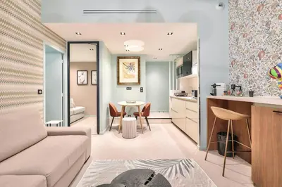 Cuisine ou kitchenette dans l'établissement Hotel 33 Marbeuf