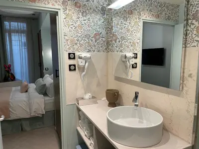 Un ou plusieurs lits dans un hébergement de l'établissement Hotel 33 Marbeuf