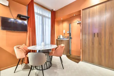 Télévision ou salle de divertissement dans l'établissement Hotel 33 Marbeuf