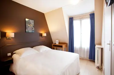 Un ou plusieurs lits dans un hébergement de l'établissement Nadaud Hotel