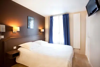 Un ou plusieurs lits dans un hébergement de l'établissement Nadaud Hotel