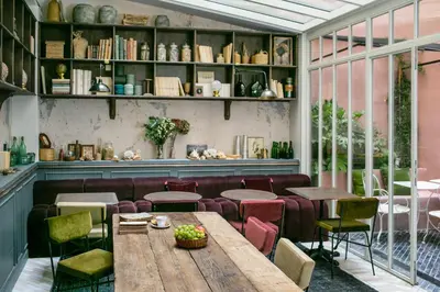 Coin salon dans l'établissement La Planque Hotel