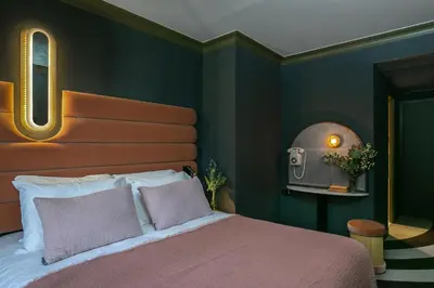 Un ou plusieurs lits dans un hébergement de l'établissement La Planque Hotel