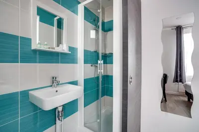 Salle de bains dans l'établissement Paris Hotel