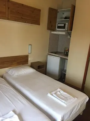 Cuisine ou kitchenette dans l'établissement Résidence Molière Hôtel Paris Montrouge