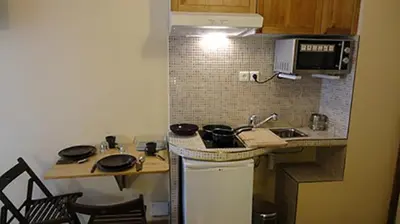 Cuisine ou kitchenette dans l'établissement Résidence Molière Hôtel Paris Montrouge