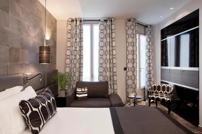 Un ou plusieurs lits dans un hébergement de l'établissement Le Grey Hotel
