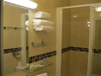 Salle de bains dans l'établissement Le Nouvel Hôtel du Théâtre