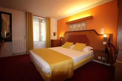 Un ou plusieurs lits dans un hébergement de l'établissement Le Nouvel Hôtel du Théâtre