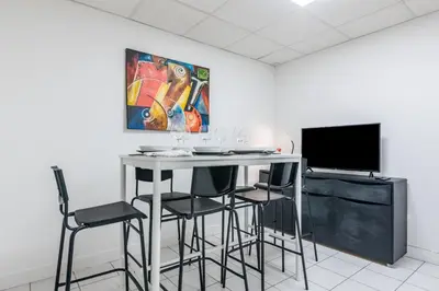 Télévision ou salle de divertissement dans l'établissement Loft Magenta Blue