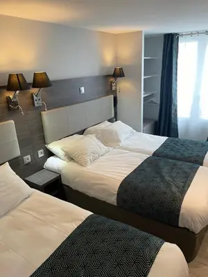 Un ou plusieurs lits dans un hébergement de l'établissement Mary's Hotel République
