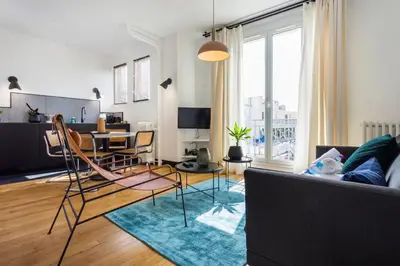 Coin salon dans l'établissement Appt calme central avec balcon - Opéra - Haussmann