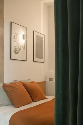 Un ou plusieurs lits dans un hébergement de l'établissement Appt calme au cœur de Saint-Germain-des-Prés