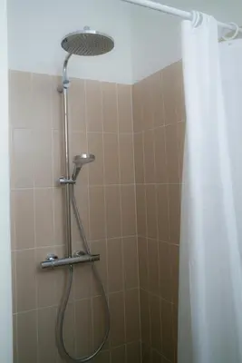 Salle de bains dans l'établissement Appt calme au cœur de Saint-Germain-des-Prés