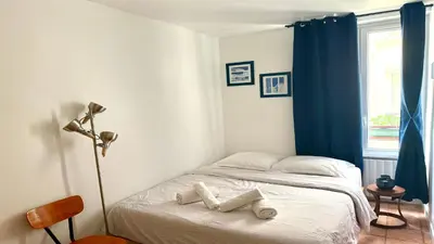 Un ou plusieurs lits dans un hébergement de l'établissement Charming Apartment near The Eiffel Tower