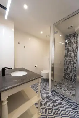 Salle de bains dans l'établissement Voyageur sans bagage