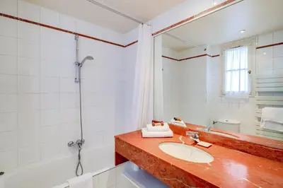 Salle de bains dans l'établissement Villa Escudier Appart-hôtel