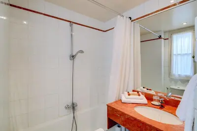 Salle de bains dans l'établissement Villa Escudier Appart-hôtel
