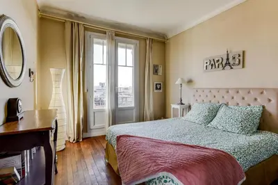 Un ou plusieurs lits dans un hébergement de l'établissement Appartement moderne à Saint-Denis - 65 m² avec balcon