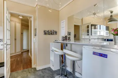 Cuisine ou kitchenette dans l'établissement Appartement moderne à Saint-Denis - 65 m² avec balcon