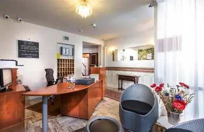 Coin salon dans l'établissement Hotel Le Clos d'Alésia
