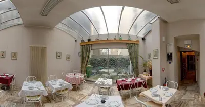 Coin salon dans l'établissement Hotel Le Clos d'Alésia