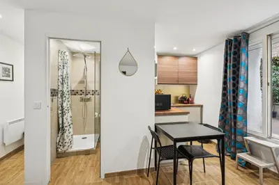 Salle de bains dans l'établissement Tour Eiffel Apartment