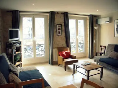 Télévision ou salle de divertissement dans l'établissement Appartement clair et lumineux au centre de Paris
