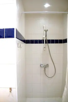 Salle de bains dans l'établissement Appartement clair et lumineux au centre de Paris
