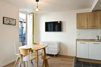 Cuisine ou kitchenette dans l'établissement Pick A Flat - Bastille / Charonne apartments