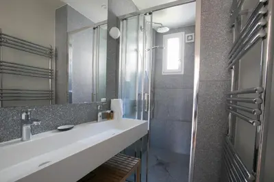Salle de bains dans l'établissement Appartement familial calme près de la Tour Eiffel