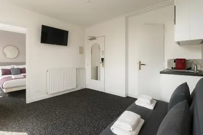 Un ou plusieurs lits dans un hébergement de l'établissement Hôtel du Parc Montsouris