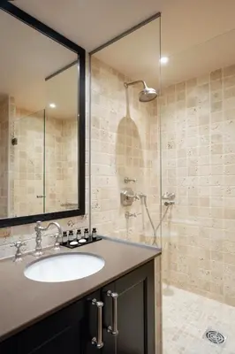 Salle de bains dans l'établissement Hotel Saint-Louis Marais