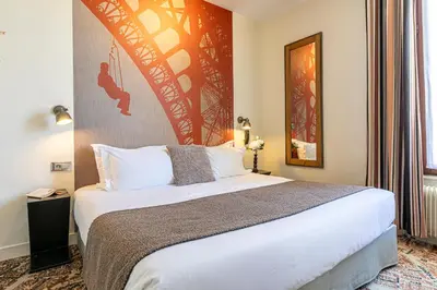 Un ou plusieurs lits dans un hébergement de l'établissement Hotel Alpha Paris Eiffel by Patrick Hayat