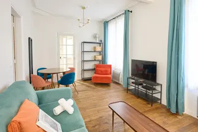 Télévision ou salle de divertissement dans l'établissement Très cosy 45m2, proche du parc des expositions