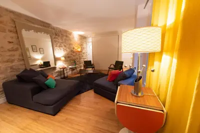 Coin salon dans l'établissement Popy