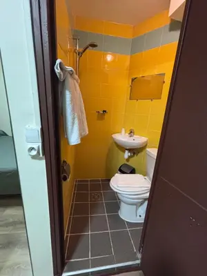 Salle de bains dans l'établissement Hotel Anya