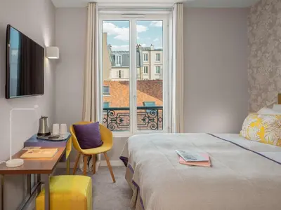 Un ou plusieurs lits dans un hébergement de l'établissement Hotel Le Mareuil